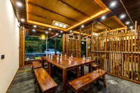 Floral Hotel·Shennongjia Yunshan Lake Guest Hotel (Dajiuhu Pingqian Town Branch)
