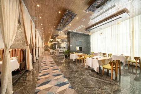 West Tour Fairy Tale Hotel (Guiping Xishan Scenic Area) Отели рядом с достопримечательностью «Feige Pavilion of Guiping»