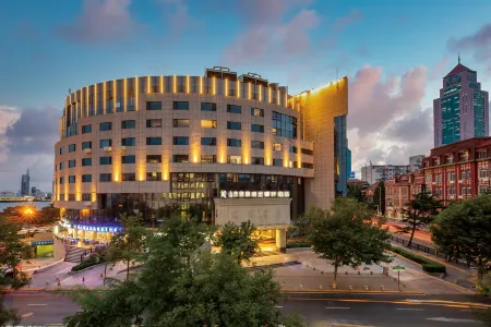 Shandong Jiankang Rezen Select Zhanqiao Scenic Hotel Отели рядом с достопримечательностью «Qingdao International University»