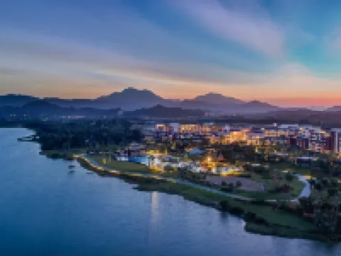 DoubleTree by Hilton Hainan-Xinglong Lakeside Hotels in Wanning