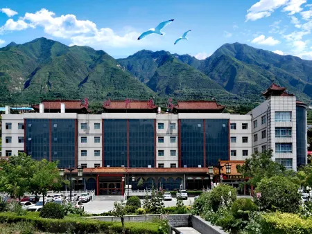 Huazhou Hotel Отели в г. Вэйнань