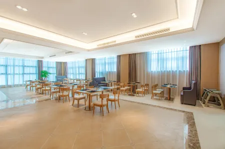 Vienna International Hotel (Pingxiang Yuhu Road Branch) Отели рядом со станцией Pingxiang North Railway Station