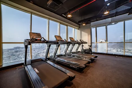 Platinum Coast Hotel Apartments Отели рядом с достопримечательностью «O2 Spa Hilton Resort»