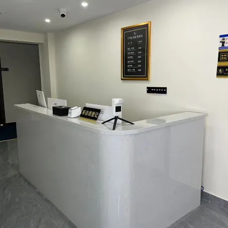 Haiyan TT E-sports Business Hotel (Haiyan Economic Development Zone Beian Central Plaza)
