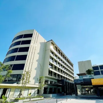 Centara Life Hotel Bangkok Phra Nakhon Отели рядом с достопримечательностью «Школа Сатривитайя»