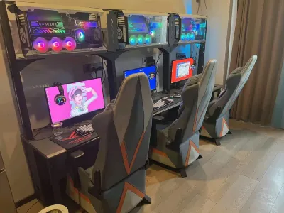 Woodpecker E-sports Hotel (Shangcai Bus Station)