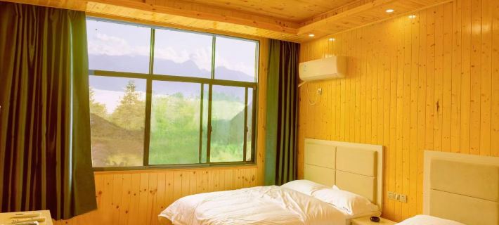 Xinhua Heyue Mountain Resort Hotele w: Powiat Xinhua