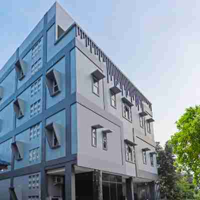 OYO 92585 Smiley 999 Hotel Exterior