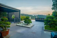羅浮山悅庭楠舍·Elegant楠香綺夢丨碧湖映月丨靜謐花塢輕奢美宿 東江縱隊紀念館附近的飯店