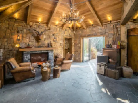 Ziyoujia · Tree house World Hotels in Xiuning