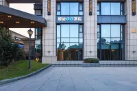 Whale Wars E-sports Hotel (Yuyao Railway Station)