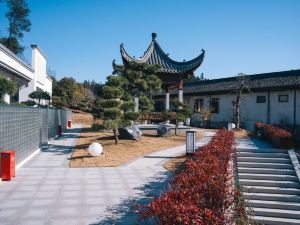 Huangshan Ciqing Tribe Hotel