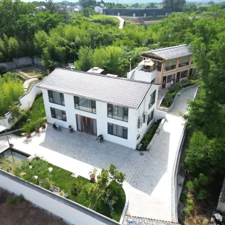 BAN SHAN XIAN JU HOMESTAY