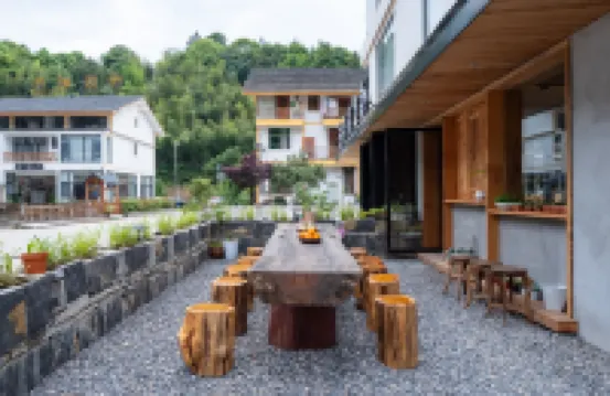 吾悅里舍民宿（梵淨山観光地東門） 亜木溝風景区周辺のホテル