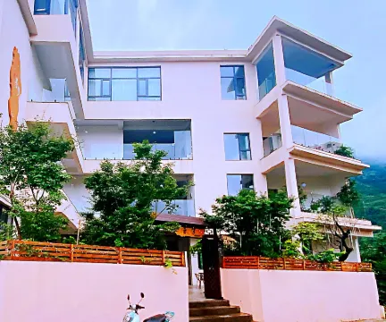 Xunmeng IMAX Cinema Homestay