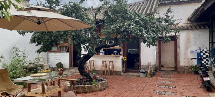 DaLi Plum Tree Homestay Hotel di Weishan