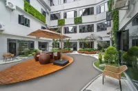 Zhaoqing Xinghu Hidden Resort (Qixing Rock Arch Branch)