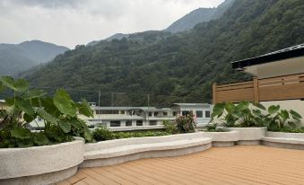 Wenchuan Panda Ping Village Homestay