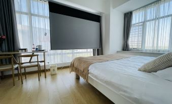 Meet the Stars · Boutique Apartment (Huzhou South Taihu Wuyue Plaza)