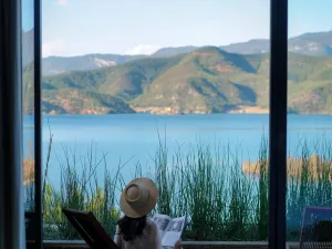Lugu Lake Cheman Ruyingsong Mid-Levels Hotel