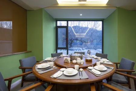 Wutai Mountain Hemlock Forest Homestay Отели рядом с достопримечательностью «Dabai Tower»