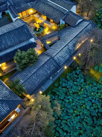 Zhang's Grand Courtyard · Historic Mansion · Chinese Aesthetics · Hot Spring Courtyard (Heshun) Отели в г. Тенчун