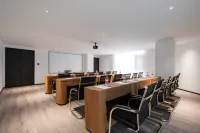 （Do A Land LAB Hotel (Jiaxiulou Branch, Fountain Pool Metro Station, Guiyang)