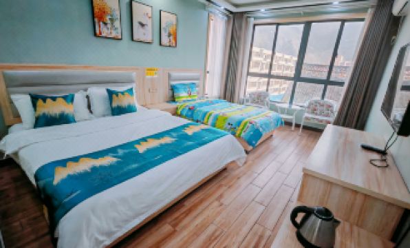 Yunqi Hotel (Taibai Mountain National Forest Park - Longfeng Plaza)