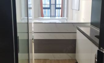 Yuehui Movie Hotel (Zhengzhou Ersha Cultural Creative Park Wanda Plaza)