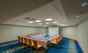 a conference room with a long table and multiple chairs arranged for a meeting or event at Sea Cliff Hotel