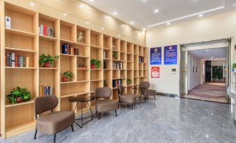 Super 8 Hotel (Beijing Jiugong Subway Station Vanke Plaza)