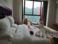 神农架鑫发山庄 - 远山景观大床房