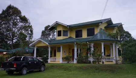 Koposizon Homestay Papar Отели в г. Папар