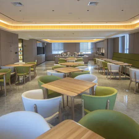 Jifeng Hotel (Korla People's Square)