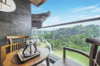 12C • Waterfall View Prime Location (Overlooking Waterfall Night View • TikTok Instagram Photo Spot) - que admiten mascotas