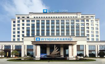 Wyndham Hotel Yushu River