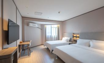 HanTing Hotel (Zigong Lantern Park)
