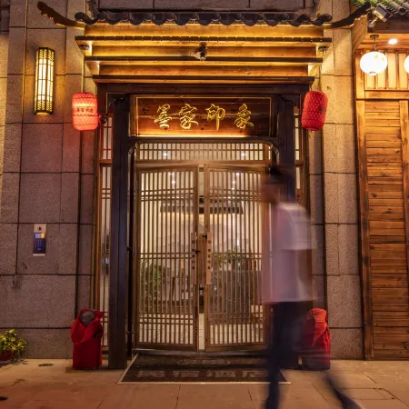 Mohist Impression Hotel (Xinxiang Baolong Plaza)