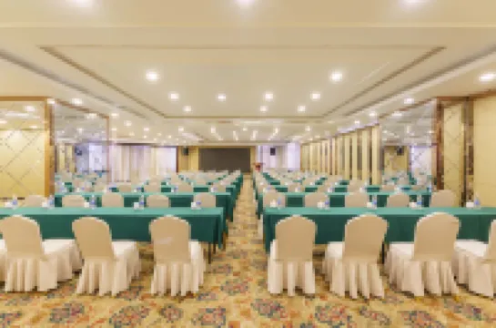 โรงแรมฉีนีวัก