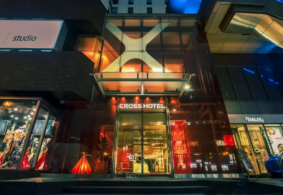 โรงแรมครอส โอซาก้า Cross Hotel Osaka ใกล้ป้ายกูลิโกะ โดทงโบริ