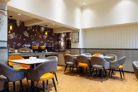 Jinting Hotel (Taiyuan South Neihuan Street) Отели рядом с достопримечательностью «Taiyuan University (Central Campus)»