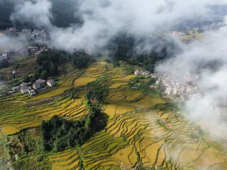 Yuanyang Yuanshe Azheke Hotel (Azheke Ancient Village) Отели рядом с достопримечательностью «Pu Gao Lao Zhai»