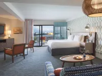 Dream Inn Santa Cruz Hotels near Om Gallery