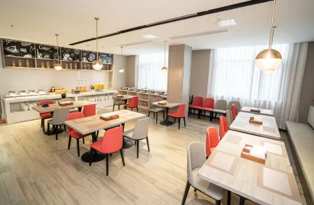 Borrman Hotel (Lianjiang Dadao Xinyuan International Plaza)