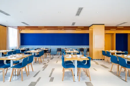 Holiday Inn Express LiTang no. 318 national highway