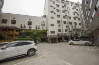 Cloud Gathering Hotel (Chenzhou Wuling Square Chenzhou Station Store) - Romantic