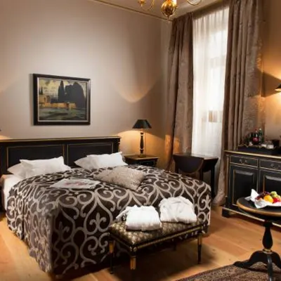 Kleinhuis Hotel Baseler Hof Hamburg Hotel dekat Stasiun Bawah Tanah Stephansplatz