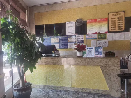 New brilliant business hotel Отели рядом с достопримечательностью «Honghe Vocational and Technical College»