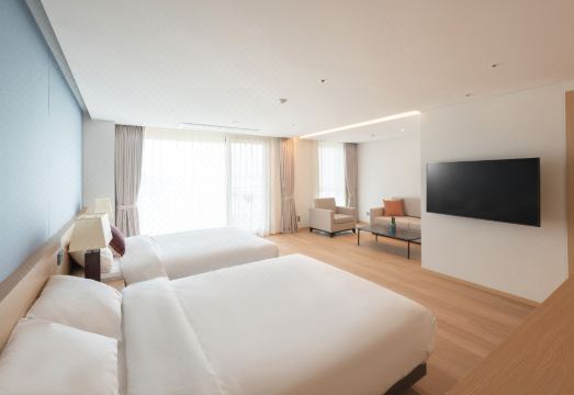 리조트 수영장 전경