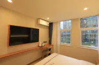 YI FENG HOTEL - parking